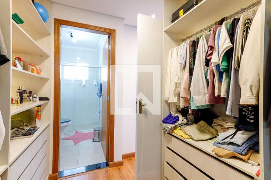 Closet de casa para alugar com 3 quartos, 144m² em Vila Mazzei, São Paulo