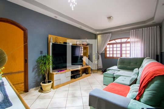 Casa para alugar com 3 quartos, 550m² em Jardim Las Vegas, Santo André
