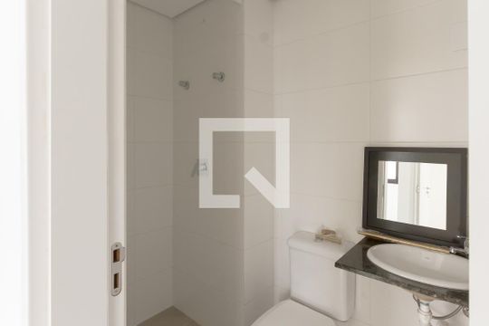Banheiro de apartamento para alugar com 2 quartos, 34m² em Centro, Curitiba