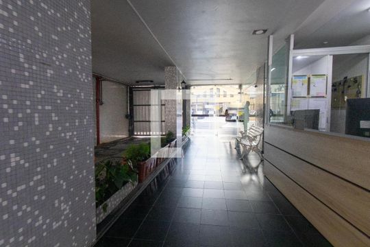 Hall de entrada de apartamento para alugar com 3 quartos, 164m² em Centro, Curitiba