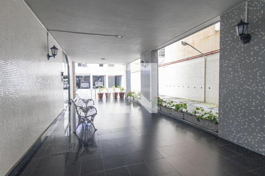 Hall de entrada de apartamento para alugar com 3 quartos, 164m² em Centro, Curitiba