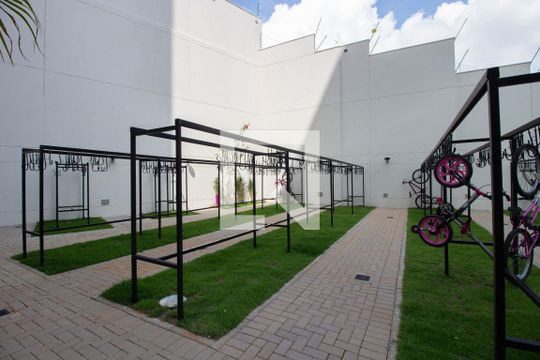 Área comum de apartamento para alugar com 2 quartos, 38m² em Conjunto Residencial José Bonifácio, São Paulo