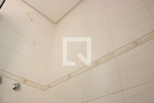 Banheiro da Suíte de apartamento à venda com 3 quartos, 77m² em Jardim Flor da Montanha, Guarulhos
