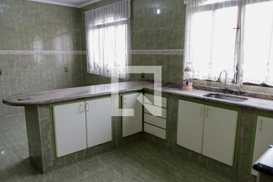 Cozinha de casa para alugar com 3 quartos, 260m² em Ayrosa, Osasco