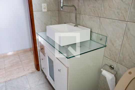 Banheiro de casa para alugar com 3 quartos, 260m² em Ayrosa, Osasco