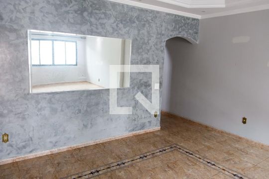 sala de casa para alugar com 3 quartos, 260m² em Ayrosa, Osasco