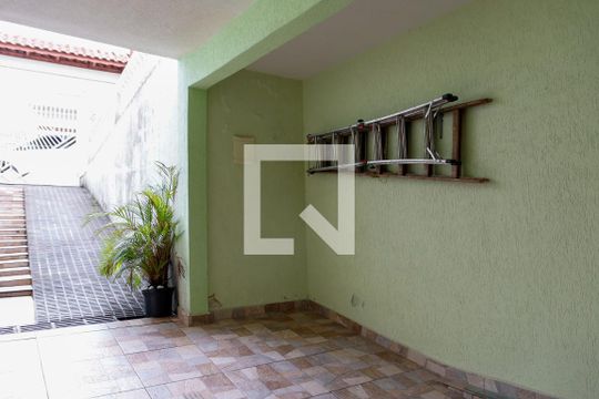 Garagem de casa para alugar com 3 quartos, 260m² em Ayrosa, Osasco