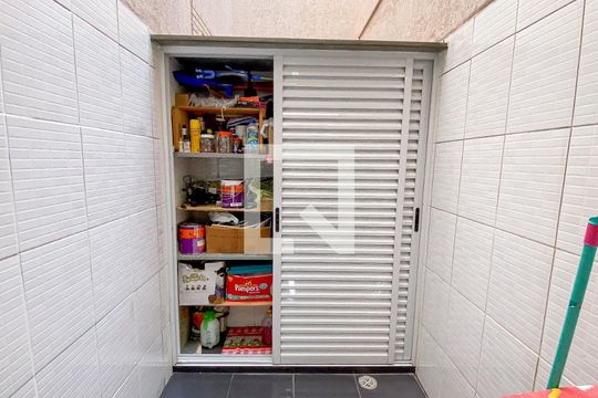 Área de Serviço de casa para alugar com 3 quartos, 212m² em Jardim Stella, Santo André