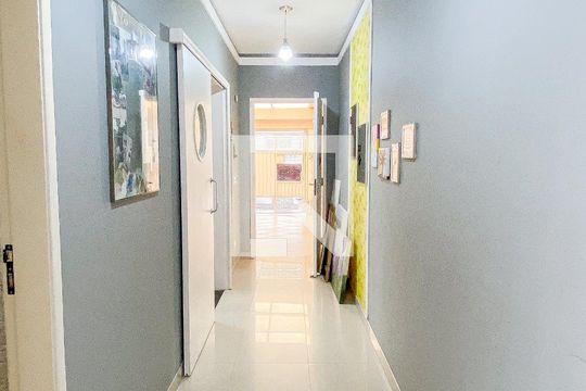 Corredor de casa para alugar com 3 quartos, 212m² em Jardim Stella, Santo André