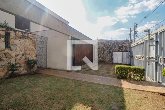 Quintal de casa para alugar com 4 quartos, 800m² em Jardim Ipanema (zona Sul), São Paulo