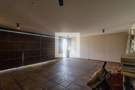 Garagem de casa para alugar com 4 quartos, 800m² em Jardim Ipanema (zona Sul), São Paulo