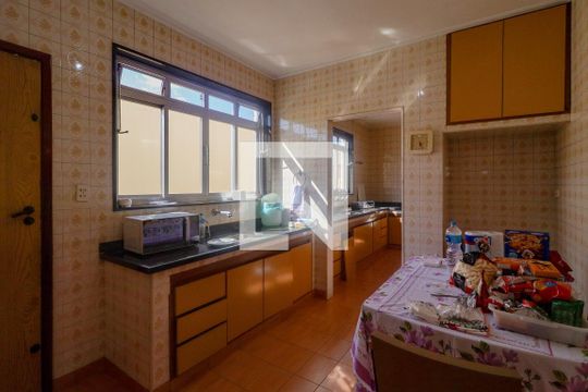 Cozinha de casa para alugar com 4 quartos, 800m² em Jardim Ipanema (zona Sul), São Paulo