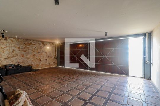 Garagem de casa para alugar com 4 quartos, 800m² em Jardim Ipanema (zona Sul), São Paulo