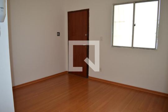 Sala de apartamento à venda com 2 quartos, 47m² em Arvoredo, Contagem