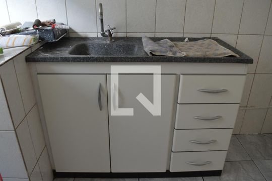 Cozinha de apartamento à venda com 2 quartos, 47m² em Arvoredo, Contagem
