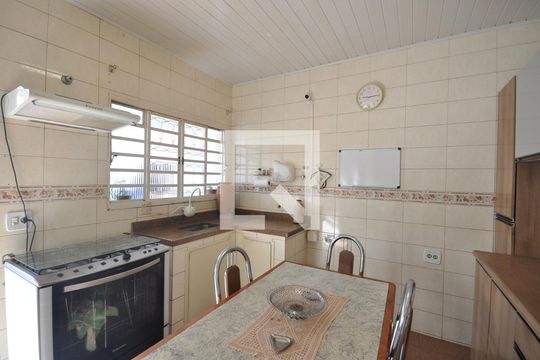 Cozinha 2 de casa à venda com 3 quartos, 500m² em Vila Mazzei, São Paulo