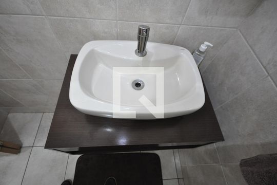 Banheiro Social de casa à venda com 3 quartos, 500m² em Vila Mazzei, São Paulo