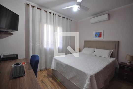 Quarto 1 de casa à venda com 3 quartos, 500m² em Vila Mazzei, São Paulo
