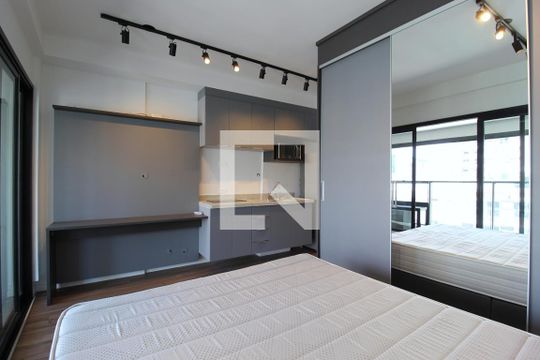 Sala/Quarto de kitnet/studio à venda com 1 quarto, 31m² em Indianópolis, São Paulo