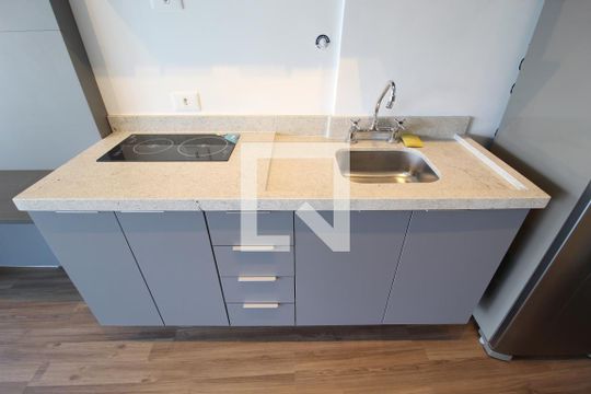 Cozinha de kitnet/studio à venda com 1 quarto, 31m² em Indianópolis, São Paulo