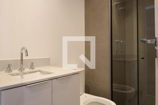 Banheiro de kitnet/studio à venda com 1 quarto, 31m² em Indianópolis, São Paulo
