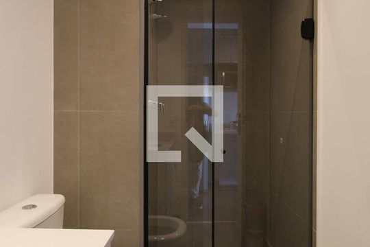 Banheiro de kitnet/studio à venda com 1 quarto, 31m² em Indianópolis, São Paulo