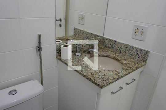 Banheiro Social de apartamento para alugar com 2 quartos, 70m² em Jacarepaguá, Rio de Janeiro