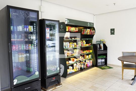 Área comum - Mercadinho 24Hrs de apartamento para alugar com 2 quartos, 70m² em Jacarepaguá, Rio de Janeiro