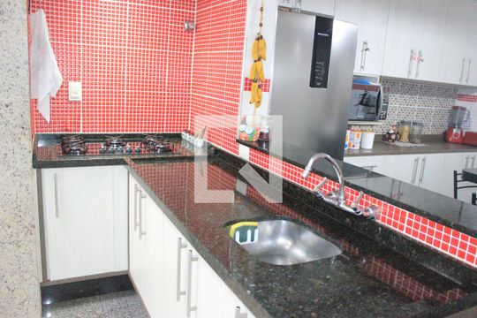 Cozinha de casa de condomínio à venda com 3 quartos, 150m² em Portal dos Gramados, Guarulhos