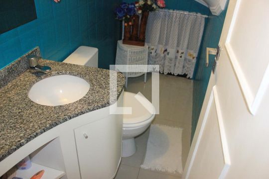 Sala de casa de condomínio à venda com 3 quartos, 150m² em Portal dos Gramados, Guarulhos