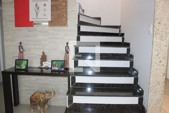 Sala de casa de condomínio à venda com 3 quartos, 150m² em Portal dos Gramados, Guarulhos