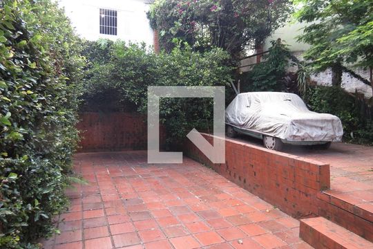 Garagem de casa à venda com 3 quartos, 108m² em Parque Sao Domingos, São Paulo