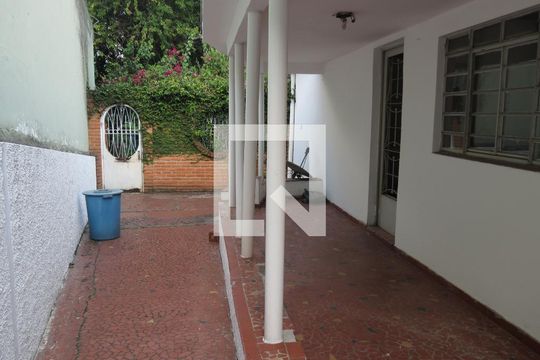 Quintal de casa à venda com 3 quartos, 108m² em Parque Sao Domingos, São Paulo