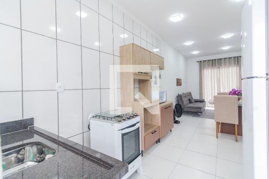 Cozinha de apartamento para alugar com 1 quarto, 50m² em Serraria, São José