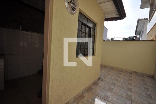 Quintal de casa à venda com 3 quartos, 170m² em Vila Nova Mazzei, São Paulo