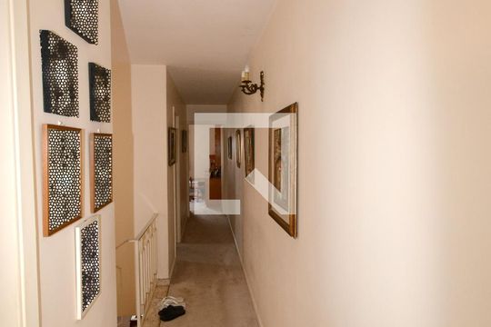 Corredor de casa à venda com 4 quartos, 180m² em Jardim Umuarama, São Paulo
