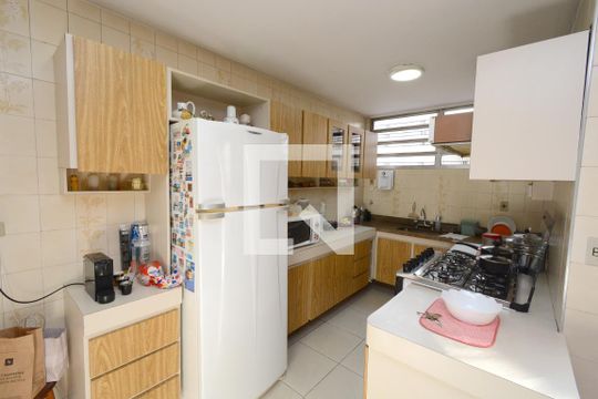 Cozinha de casa à venda com 4 quartos, 180m² em Jardim Umuarama, São Paulo