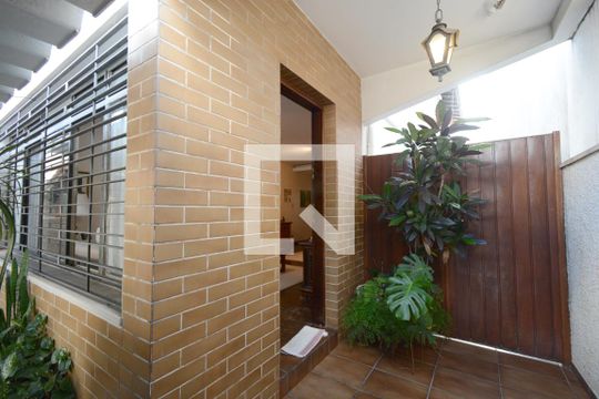 Hall de entrada de casa à venda com 4 quartos, 180m² em Jardim Umuarama, São Paulo