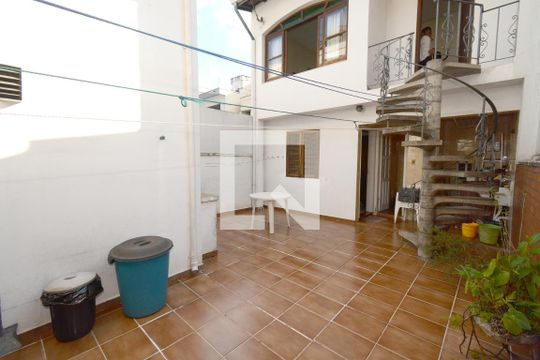 Quintal de casa à venda com 4 quartos, 180m² em Jardim Umuarama, São Paulo
