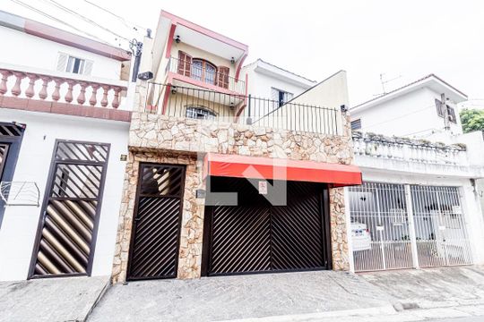 Fachada de casa à venda com 3 quartos, 272m² em Vila Valparaiso, Santo André