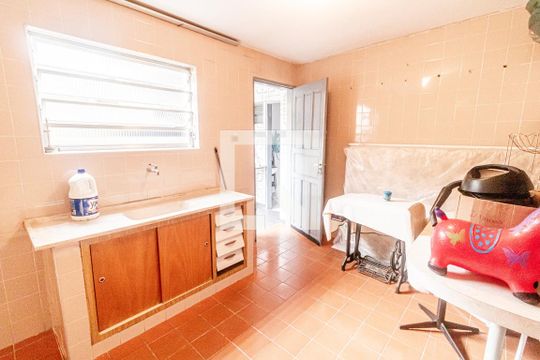 Quarto de Serviço de casa à venda com 3 quartos, 272m² em Vila Valparaiso, Santo André
