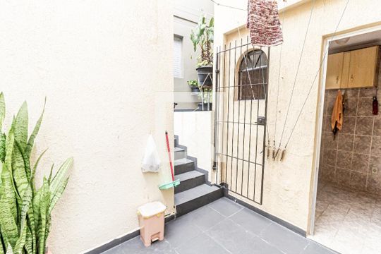 Área externa de casa à venda com 3 quartos, 272m² em Vila Valparaiso, Santo André