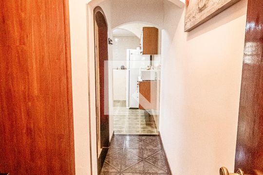 Corredor de casa à venda com 3 quartos, 272m² em Vila Valparaiso, Santo André