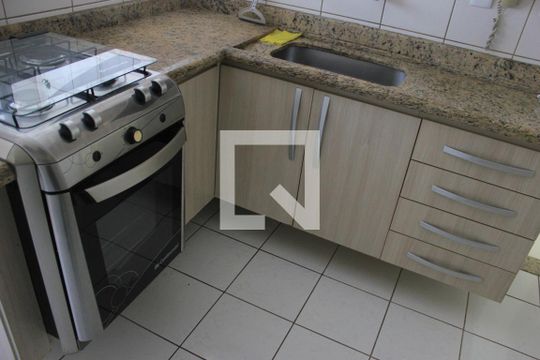 Cozinha de apartamento para alugar com 2 quartos, 56m² em Picanço, Guarulhos