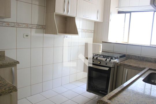 Cozinha de apartamento para alugar com 2 quartos, 56m² em Picanço, Guarulhos