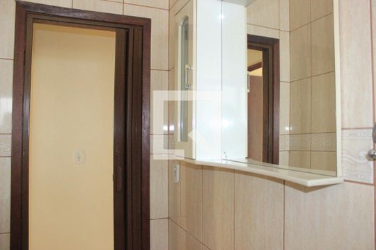 Banheiro de apartamento para alugar com 2 quartos, 56m² em Picanço, Guarulhos