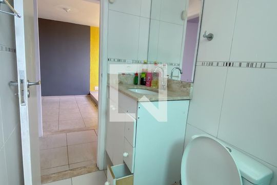 Banheiro de apartamento à venda com 2 quartos, 40m² em Fonseca, Niterói