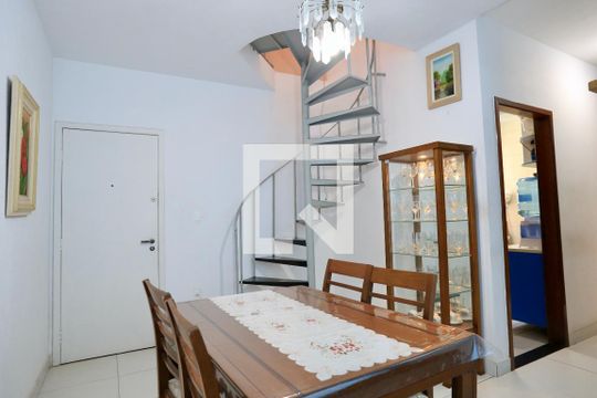 Sala de apartamento à venda com 2 quartos, 100m² em Sagrada Família, Belo Horizonte