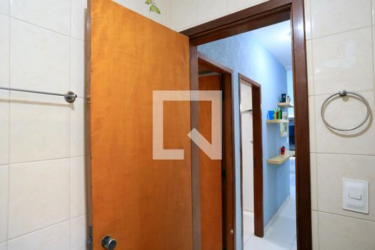 Banheiro de apartamento à venda com 2 quartos, 100m² em Sagrada Família, Belo Horizonte