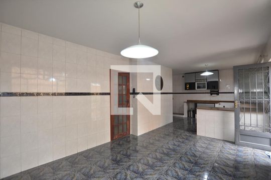 Copa de casa para alugar com 5 quartos, 280m² em Penha, Rio de Janeiro